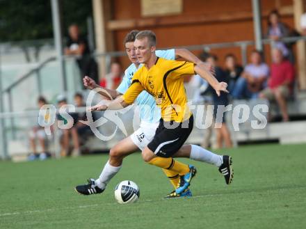 Fussball. Kaerntner Liga. Welzenegg gegen St. Veit/Glan. Mandzic Aner (Welzenegg), Komarek Ernst Kurt (St. Veit). Klagenfurt, 11.8.2012.
Foto: Kuess
---
pressefotos, pressefotografie, kuess, qs, qspictures, sport, bild, bilder, bilddatenbank