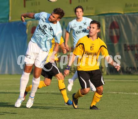 Fussball. Kaerntner Liga. Welzenegg gegen St. Veit/Glan. Kalender Ervin (Welzenegg), Riesser Manuel (St. Veit). Klagenfurt, 11.8.2012.
Foto: Kuess
---
pressefotos, pressefotografie, kuess, qs, qspictures, sport, bild, bilder, bilddatenbank