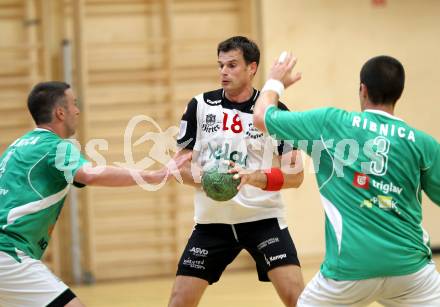 Handball Bundesliga. Testspiel. SC Ferlach gegen Ribnica. Miro Barisic  (Ferlach). Ferlach, 11.8.2012.
Foto: Kuess
---
pressefotos, pressefotografie, kuess, qs, qspictures, sport, bild, bilder, bilddatenbank