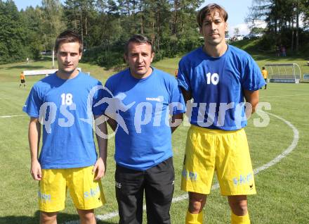 Fussball Kaerntner Liga. Koettmannsdorf gegen Drautal. Manuel Plattner, Trainer Suvad Rovcanin, Daniel Trupp. KOettmannsdorf, am 12.8.2012.
Foto: Kuess

---
pressefotos, pressefotografie, kuess, qs, qspictures, sport, bild, bilder, bilddatenbank