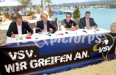 EBEL. Eishockey Bundesliga. Pressekonferenz VSV. Guenther Albel (Vizebuergermeister Villach), Gilbert Isep, Trainer Hannu 
Hannu Jaervenpaeae, Giuseppe Mion. Velden, am 14.8.2012.
Foto: Kuess
---
pressefotos, pressefotografie, kuess, qs, qspictures, sport, bild, bilder, bilddatenbank