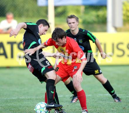 Fussball Kaerntner Liga. ATSV Wolfsberg gegen Rapid Lienz. Sattler Philipp (Wolfsberg), Stocker Markus (Lienz). Wolfsberg, am 15.8.2012.
Foto: Kuess
---
pressefotos, pressefotografie, kuess, qs, qspictures, sport, bild, bilder, bilddatenbank