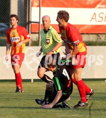 Fussball Kaerntner Liga. ATSV Wolfsberg gegen Rapid Lienz.  Rabensteiner Florian (Wolfsberg), Konrad Hannes (Lienz). Wolfsberg, am 15.8.2012.
Foto: Kuess
---
pressefotos, pressefotografie, kuess, qs, qspictures, sport, bild, bilder, bilddatenbank