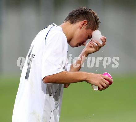 Fussball Regionalliga. SK Austria Klagenfurt gegen Sturm Graz Amateure. Verletzt Andreas Gruber (Graz). Klagenfurt, 10.8.2012.
Foto: Kuess
---
pressefotos, pressefotografie, kuess, qs, qspictures, sport, bild, bilder, bilddatenbank