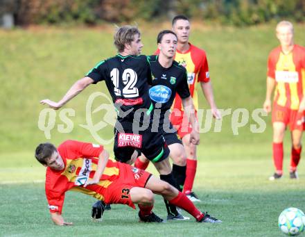 Fussball Kaerntner Liga. ATSV Wolfsberg gegen Rapid Lienz.  Heine Thomas (Wolfsberg), Ebner Markus (Lienz). Wolfsberg, am 15.8.2012.
Foto: Kuess
---
pressefotos, pressefotografie, kuess, qs, qspictures, sport, bild, bilder, bilddatenbank