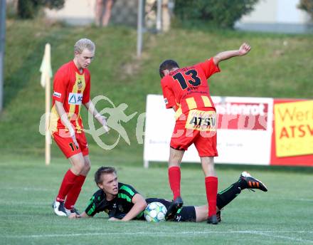 Fussball Kaerntner Liga. ATSV Wolfsberg gegen Rapid Lienz. Stoni Marcel Maximilian, Heine Thomas (Wolfsberg), Ueberbacher Andreas (Lienz). Wolfsberg, am 15.8.2012.
Foto: Kuess
---
pressefotos, pressefotografie, kuess, qs, qspictures, sport, bild, bilder, bilddatenbank