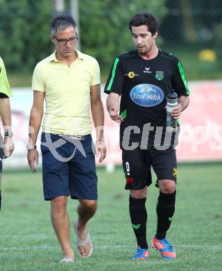 Fussball Kaerntner Liga. ATSV Wolfsberg gegen Rapid Lienz. Trainer Bernhard Hanser, Andre Baumgartner (Lienz). Wolfsberg, am 15.8.2012.
Foto: Kuess
---
pressefotos, pressefotografie, kuess, qs, qspictures, sport, bild, bilder, bilddatenbank