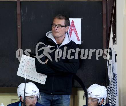 Eishockey. Rudi Hiti Turnier. VSV gegen Stavanger Oilers (Norwegen). Trainer Hannu Jaervenpaeae, (VSV). Bled, 17.8.2012
Foto: Kuess
---
pressefotos, pressefotografie, kuess, qs, qspictures, sport, bild, bilder, bilddatenbank