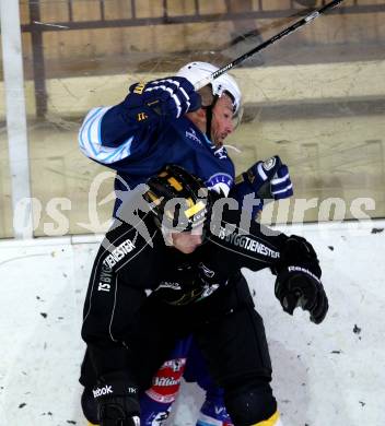 Eishockey. Rudi Hiti Turnier. VSV gegen Stavanger Oilers (Norwegen). Gerhard Unterluggauer (VSV), Petter Roste Fossen (Stavanger Oilers). Bled, 17.8.2012
Foto: Kuess

---
pressefotos, pressefotografie, kuess, qs, qspictures, sport, bild, bilder, bilddatenbank