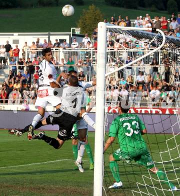 Fussball. Bundesliga. RZ Pellets WAC gegen SV Mattersburg. Solano,  (WAC), Thomas Borenitsch (Mattersburg). Wolfsberg, 18.8.2012.
Foto: Kuess

---
pressefotos, pressefotografie, kuess, qs, qspictures, sport, bild, bilder, bilddatenbank