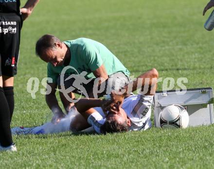 Fussball. Kaerntner Liga.  Atus Ferlach gegen Lendorf. Verletzt Alic Salih (Ferlach). Ferlach, 18.8.2012.
Foto: Kuess
---
pressefotos, pressefotografie, kuess, qs, qspictures, sport, bild, bilder, bilddatenbank