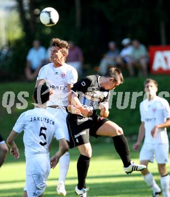 Fussball. Kaerntner Liga.  Atus Ferlach gegen Lendorf. Alic Salih (Ferlach), Mataln Julian (Lendorf). Ferlach, 18.8.2012.
Foto: Kuess
---
pressefotos, pressefotografie, kuess, qs, qspictures, sport, bild, bilder, bilddatenbank