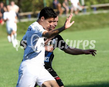 Fussball. Kaerntner Liga.  Atus Ferlach gegen Lendorf. Jaklitsch Lukas (Ferlach), Nagy Martin (Lendorf). Ferlach, 18.8.2012.
Foto: Kuess
---
pressefotos, pressefotografie, kuess, qs, qspictures, sport, bild, bilder, bilddatenbank