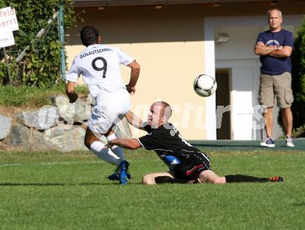 Fussball. Kaerntner Liga.  Atus Ferlach gegen Lendorf. Golautschnig Ernst (Ferlach), Rohrer Andreas (Lendorf). Ferlach, 18.8.2012.
Foto: Kuess
---
pressefotos, pressefotografie, kuess, qs, qspictures, sport, bild, bilder, bilddatenbank