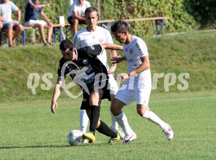 Fussball. Kaerntner Liga.  Atus Ferlach gegen Lendorf. Alic Salih, Krainer Alexander (Ferlach), Kautz Christian (Lendorf). Ferlach, 18.8.2012.
Foto: Kuess
---
pressefotos, pressefotografie, kuess, qs, qspictures, sport, bild, bilder, bilddatenbank