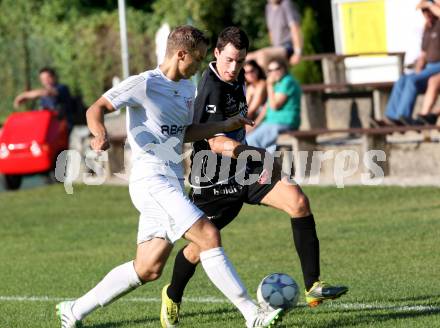 Fussball. Kaerntner Liga.  Atus Ferlach gegen Lendorf. Krainer Alexander (Ferlach), Kautz Christian (Lendorf). Ferlach, 18.8.2012.
Foto: Kuess
---
pressefotos, pressefotografie, kuess, qs, qspictures, sport, bild, bilder, bilddatenbank