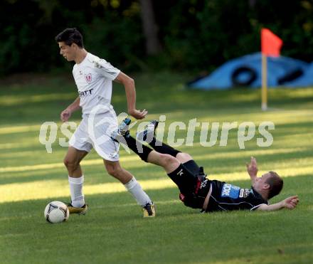 Fussball. Kaerntner Liga.  Atus Ferlach gegen Lendorf. Jaklitsch Lukas (Ferlach), Nagy Martin (Lendorf). Ferlach, 18.8.2012.
Foto: Kuess
---
pressefotos, pressefotografie, kuess, qs, qspictures, sport, bild, bilder, bilddatenbank