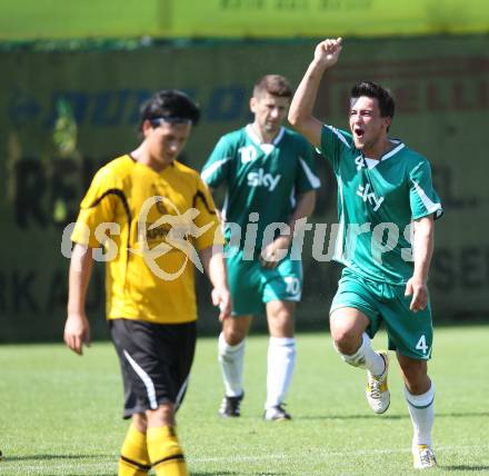 Fussball Kaerntner Liga. Welzenegg gegen Steinfeld.  Torjubel Michael Schneider(Steinfeld). Welzenegg, am 19.8.2012.
Foto: Kuess
---
pressefotos, pressefotografie, kuess, qs, qspictures, sport, bild, bilder, bilddatenbank