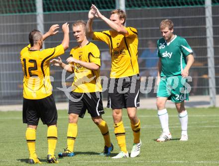 Fussball Kaerntner Liga. Welzenegg gegen Steinfeld. Torjubel Welzenegg. Welzenegg, am 19.8.2012.
Foto: Kuess
---
pressefotos, pressefotografie, kuess, qs, qspictures, sport, bild, bilder, bilddatenbank