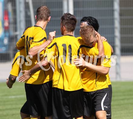 Fussball Kaerntner Liga. Welzenegg gegen Steinfeld. Torjubel Welzenegg. Welzenegg, am 19.8.2012.
Foto: Kuess
---
pressefotos, pressefotografie, kuess, qs, qspictures, sport, bild, bilder, bilddatenbank