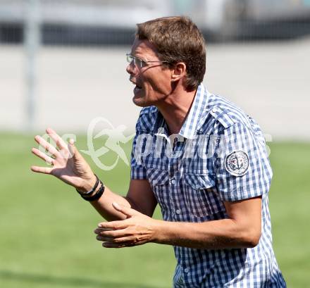 Fussball Kaerntner Liga. Welzenegg gegen Steinfeld. Trainer Gerhard Seidler (Welzenegg). Welzenegg, am 19.8.2012.
Foto: Kuess
---
pressefotos, pressefotografie, kuess, qs, qspictures, sport, bild, bilder, bilddatenbank