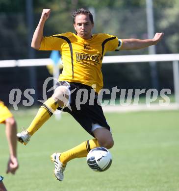 Fussball Kaerntner Liga. Welzenegg gegen Steinfeld. Stefan Dollinger (Welzenegg). Welzenegg, am 19.8.2012.
Foto: Kuess
---
pressefotos, pressefotografie, kuess, qs, qspictures, sport, bild, bilder, bilddatenbank