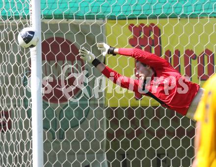 Fussball Kaerntner Liga. Welzenegg gegen Steinfeld. Christian Wohlmuth (Welzenegg). Welzenegg, am 19.8.2012.
Foto: Kuess
---
pressefotos, pressefotografie, kuess, qs, qspictures, sport, bild, bilder, bilddatenbank