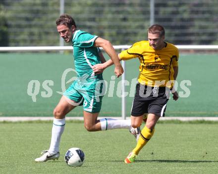 Fussball Kaerntner Liga. Welzenegg gegen Steinfeld. Zoran Jorgic, (Welzenegg), Miha Znidarsic  (Steinfeld). Welzenegg, am 19.8.2012.
Foto: Kuess
---
pressefotos, pressefotografie, kuess, qs, qspictures, sport, bild, bilder, bilddatenbank