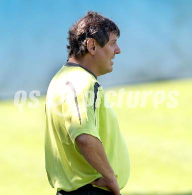 Fussball Kaerntner Liga. Welzenegg gegen Steinfeld.  Trainer Meinhard Pucher (Steinfeld). Welzenegg, am 19.8.2012.
Foto: Kuess
---
pressefotos, pressefotografie, kuess, qs, qspictures, sport, bild, bilder, bilddatenbank