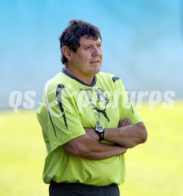 Fussball Kaerntner Liga. Welzenegg gegen Steinfeld. Trainer meinhard Pucher (Steinfeld). Welzenegg, am 19.8.2012.
Foto: Kuess
---
pressefotos, pressefotografie, kuess, qs, qspictures, sport, bild, bilder, bilddatenbank