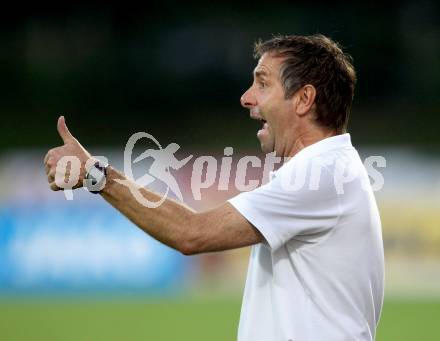 Fussball. Bundesliga. RZ Pellets WAC gegen SV Mattersburg. Trainer Franz Lederer (Mattersburg). Wolfsberg, 18.8.2012.
Foto: Kuess

---
pressefotos, pressefotografie, kuess, qs, qspictures, sport, bild, bilder, bilddatenbank