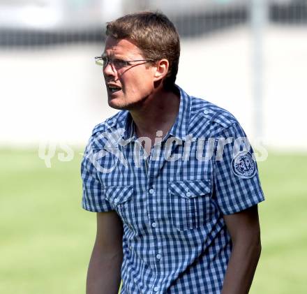 Fussball Kaerntner Liga. Welzenegg gegen Steinfeld. Trainer Gerhard Seidler (Welzenegg). Welzenegg, am 19.8.2012.
Foto: Kuess
---
pressefotos, pressefotografie, kuess, qs, qspictures, sport, bild, bilder, bilddatenbank