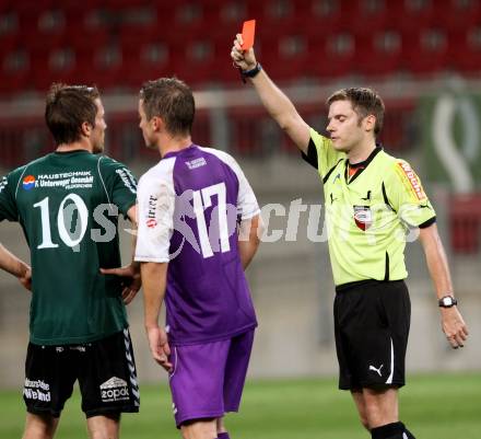 Fussball Regionalliga. SK Austria Klagenfurt gegen Feldkirchen. Rote Karte fuer Mathias Regal, Schiedsrichter Andreas Wintschnigg. Klagenfurt, am 21.8.2012.
Foto: Kuess
---
pressefotos, pressefotografie, kuess, qs, qspictures, sport, bild, bilder, bilddatenbank