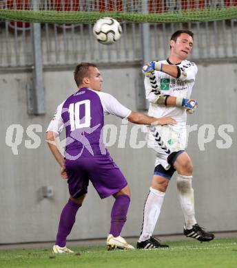 Fussball Regionalliga. SK Austria Klagenfurt gegen Feldkirchen. Christoph Mattes, (Austria), Hans Joachim Thamer  (Feldkirchen). Klagenfurt, am 21.8.2012.
Foto: Kuess
---
pressefotos, pressefotografie, kuess, qs, qspictures, sport, bild, bilder, bilddatenbank