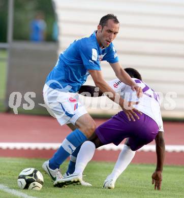 Fussball Regionalliga. VSV gegen SK Austria Klagenfurt. Christian Prawda,  (VSV). Christian Makanda Mpaka (Austria Klagenfurt). Villach, 24.8.2012.
Foto: Kuess
---
pressefotos, pressefotografie, kuess, qs, qspictures, sport, bild, bilder, bilddatenbank