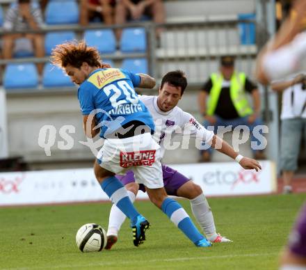 Fussball Regionalliga. VSV gegen SK Austria Klagenfurt. Michael Kirisits,  (VSV). Daniel Lindorfer (Austria Klagenfurt). Villach, 24.8.2012.
Foto: Kuess
---
pressefotos, pressefotografie, kuess, qs, qspictures, sport, bild, bilder, bilddatenbank