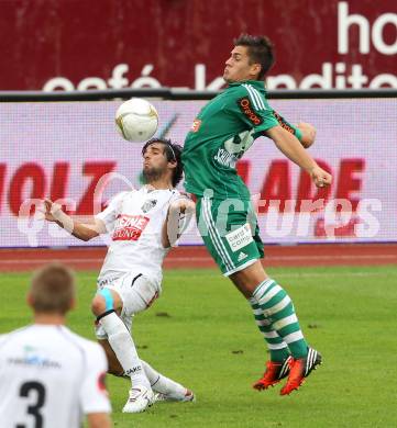 Fussball. Bundesliga. RZ Pellets WAC gegen Rapid Wien. Jacobo,  (WAC),  Michael Schimpelsberger (Rapid). Wolfsberg, 26.8.2012.
Foto: Kuess

---
pressefotos, pressefotografie, kuess, qs, qspictures, sport, bild, bilder, bilddatenbank