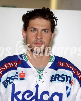 EBEL Eishockey Bundesliga. VSV. Mannschaftsfototermin. Portrait. Mario Altmann. Villach, 28.8.2012.
Foto: Kuess
---
pressefotos, pressefotografie, kuess, qs, qspictures, sport, bild, bilder, bilddatenbank