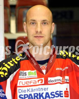 EBEL Eishockey Bundesliga. KAC. Mannschaftsfototermin. Portrait. Ratz Herbert. Klagenfurt, 28.8.2012.
Foto: Kuess
---
pressefotos, pressefotografie, kuess, qs, qspictures, sport, bild, bilder, bilddatenbank