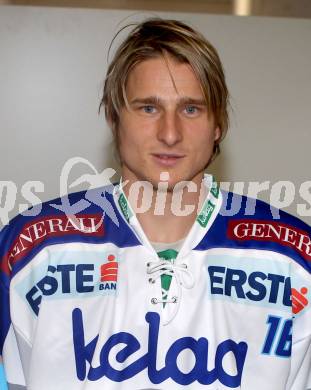 EBEL Eishockey Bundesliga. VSV. Mannschaftsfototermin. Portrait. Daniel Nageler. Villach, 28.8.2012.
Foto: Kuess
---
pressefotos, pressefotografie, kuess, qs, qspictures, sport, bild, bilder, bilddatenbank