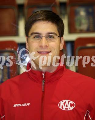 EBEL Eishockey Bundesliga. KAC. Mannschaftsfototermin. Portrait. PIERRE BEAULIEU, TORMANN-TRAINER. Klagenfurt, 28.8.2012.
Foto: Kuess
---
pressefotos, pressefotografie, kuess, qs, qspictures, sport, bild, bilder, bilddatenbank