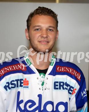 EBEL Eishockey Bundesliga. VSV. Mannschaftsfototermin. Portrait. John Hughes. Villach, 28.8.2012.
Foto: Kuess
---
pressefotos, pressefotografie, kuess, qs, qspictures, sport, bild, bilder, bilddatenbank