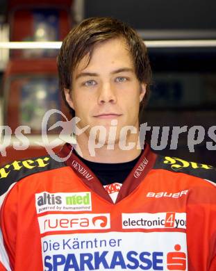 EBEL Eishockey Bundesliga. KAC. Mannschaftsfototermin. Portrait. Hundertpfund Thomas. Klagenfurt, 28.8.2012.
Foto: Kuess
---
pressefotos, pressefotografie, kuess, qs, qspictures, sport, bild, bilder, bilddatenbank