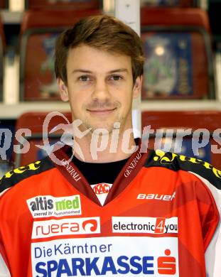 EBEL Eishockey Bundesliga. KAC. Mannschaftsfototermin. Portrait. Schellander Paul. Klagenfurt, 28.8.2012.
Foto: Kuess
---
pressefotos, pressefotografie, kuess, qs, qspictures, sport, bild, bilder, bilddatenbank