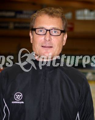 EBEL Eishockey Bundesliga. VSV. Mannschaftsfototermin. Portrait. Trainer Hannu Jaervenpaeae. Villach, 28.8.2012.
Foto: Kuess
---
pressefotos, pressefotografie, kuess, qs, qspictures, sport, bild, bilder, bilddatenbank