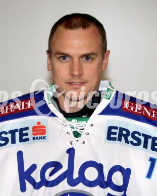 EBEL Eishockey Bundesliga. VSV. Mannschaftsfototermin. Portrait. Jean-Philippe Lamoureux. Villach, 28.8.2012.
Foto: Kuess
---
pressefotos, pressefotografie, kuess, qs, qspictures, sport, bild, bilder, bilddatenbank