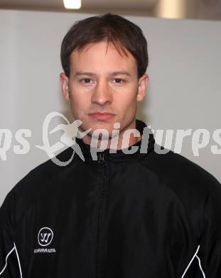 EBEL Eishockey Bundesliga. VSV. Mannschaftsfototermin. Portrait. Co-Trainer Marc Brown. Villach, 28.8.2012.
Foto: Kuess
---
pressefotos, pressefotografie, kuess, qs, qspictures, sport, bild, bilder, bilddatenbank