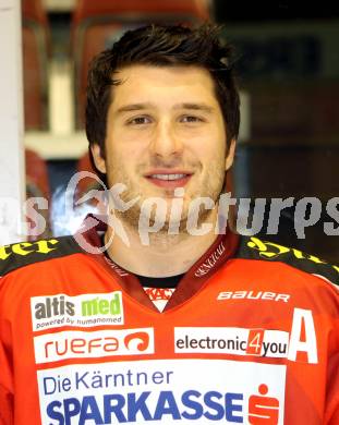 EBEL Eishockey Bundesliga. KAC. Mannschaftsfototermin. Portrait. Spurgeon Tyler. Klagenfurt, 28.8.2012.
Foto: Kuess
---
pressefotos, pressefotografie, kuess, qs, qspictures, sport, bild, bilder, bilddatenbank