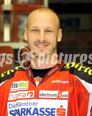 EBEL Eishockey Bundesliga. KAC. Mannschaftsfototermin. Portrait. Kirisits Johannes. Klagenfurt, 28.8.2012.
Foto: Kuess
---
pressefotos, pressefotografie, kuess, qs, qspictures, sport, bild, bilder, bilddatenbank