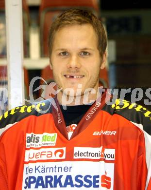 EBEL Eishockey Bundesliga. KAC. Mannschaftsfototermin. Portrait. Geier Stephan. Klagenfurt, 28.8.2012.
Foto: Kuess
---
pressefotos, pressefotografie, kuess, qs, qspictures, sport, bild, bilder, bilddatenbank